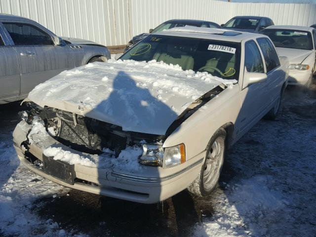 1G6KD54Y4XU793304 - 1999 CADILLAC DEVILLE WHITE photo 2