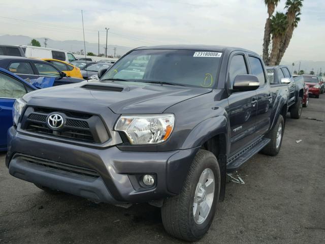 3TMKU4HNXFM046946 - 2015 TOYOTA TACOMA DOU CHARCOAL photo 2