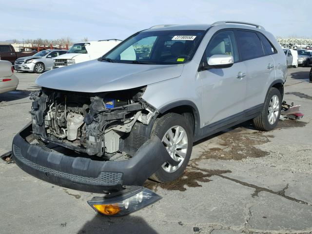 5XYKTDA28BG084461 - 2011 KIA SORENTO BA GRAY photo 2