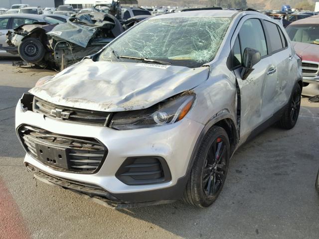 3GNCJLSB8JL162545 - 2018 CHEVROLET TRAX 1LT SILVER photo 2