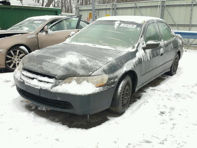 1HGCG6657XA150742 - 1999 HONDA ACCORD LX GREEN photo 2