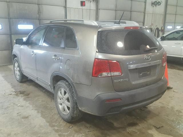 5XYKT4A12BG130924 - 2011 KIA SORENTO BA GRAY photo 3