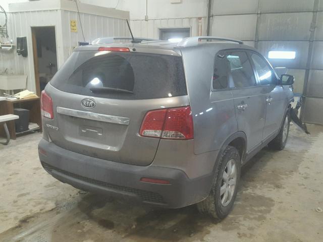 5XYKT4A12BG130924 - 2011 KIA SORENTO BA GRAY photo 4