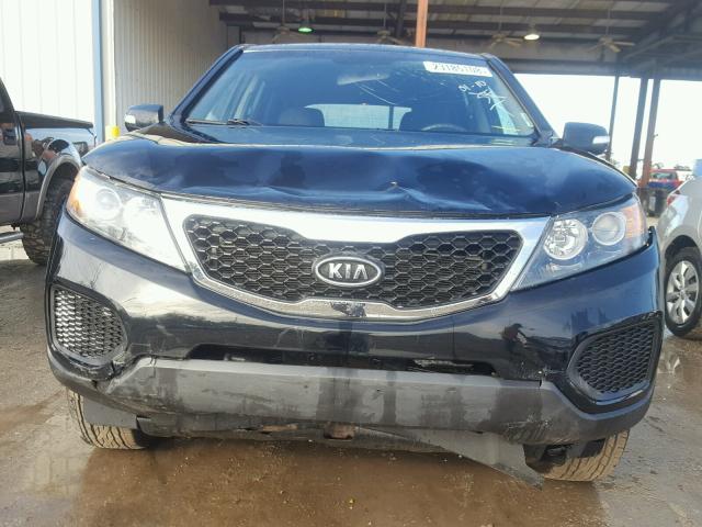 5XYKT3A11BG137535 - 2011 KIA SORENTO BA BLACK photo 9