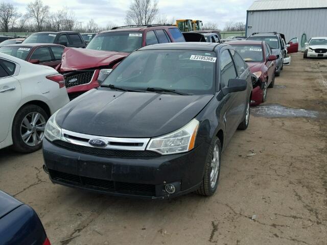 1FAHP33N58W181635 - 2008 FORD FOCUS SE BLACK photo 2