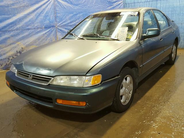 1HGCE6675VA002867 - 1997 HONDA ACCORD EX GREEN photo 2