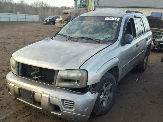 1GNDT13S722188011 - 2002 CHEVROLET TRAILBLAZE SILVER photo 2