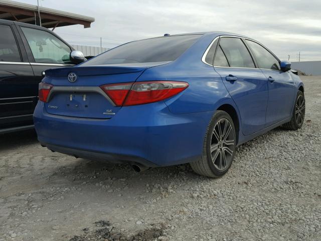 4T1BF1FK7GU566533 - 2016 TOYOTA CAMRY LE BLUE photo 4