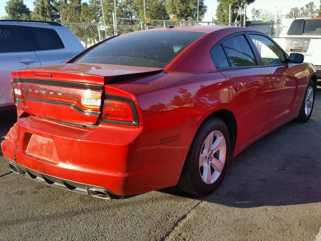 2C3CDXBG3DH582878 - 2013 DODGE CHARGER SE RED photo 4