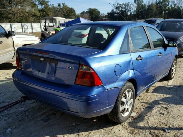 1FAFP34N35W170540 - 2005 FORD FOCUS ZX4 BLUE photo 4