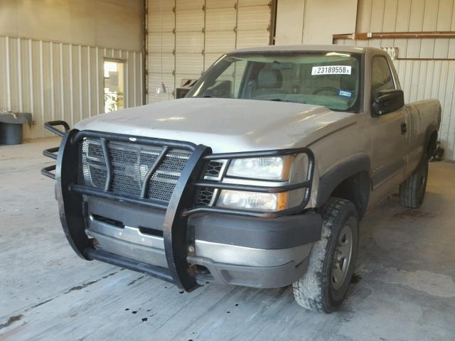 1GCHK24U55E320432 - 2005 CHEVROLET SILVERADO TAN photo 2