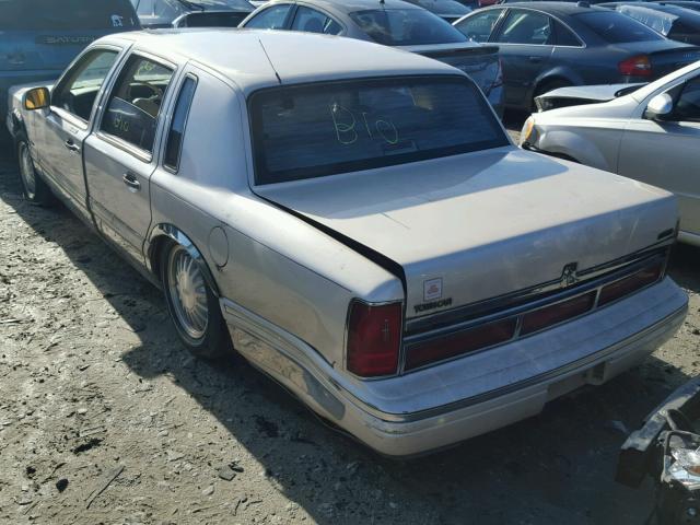 1LNLM83W7TY729128 - 1996 LINCOLN TOWN CAR C TAN photo 3