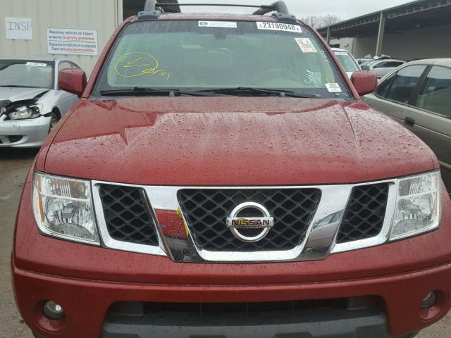 1N6AD07U17C436816 - 2007 NISSAN FRONTIER C RED photo 9