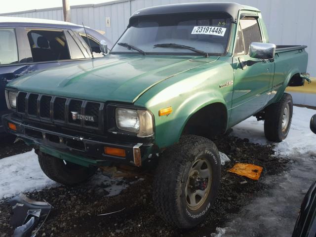 JT4RN38S2C0049768 - 1982 TOYOTA PICKUP RN3 GREEN photo 2