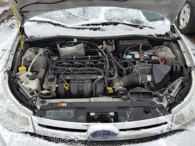 1FAHP3FN2AW222627 - 2010 FORD FOCUS SE SILVER photo 7