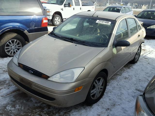 1FAFP34P8YW189364 - 2000 FORD FOCUS SE GOLD photo 2