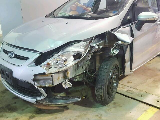 3FADP4FJ4BM218047 - 2011 FORD FIESTA SES SILVER photo 9