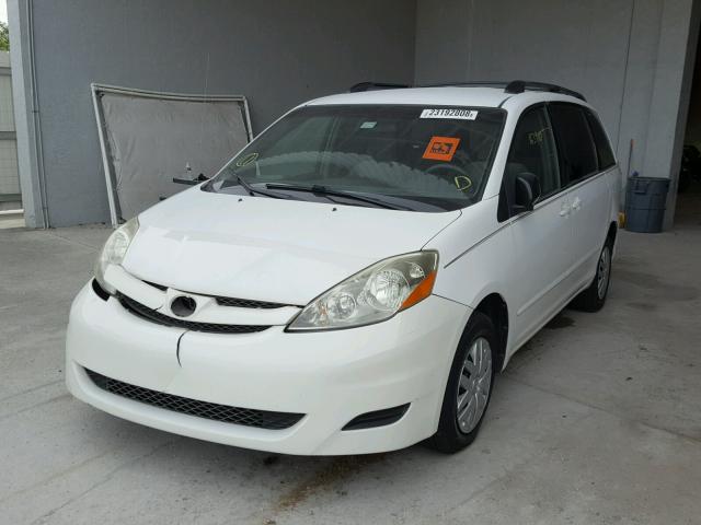 5TDZK23C68S100051 - 2008 TOYOTA SIENNA LE WHITE photo 2