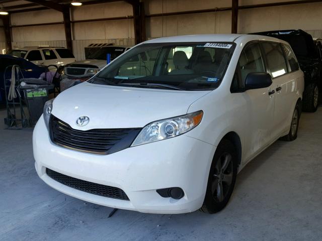 5TDZK3DC1GS762722 - 2016 TOYOTA SIENNA BAS WHITE photo 2