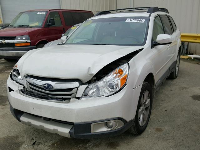 4S4BRBKC3B3336580 - 2011 SUBARU OUTBACK 2. WHITE photo 2