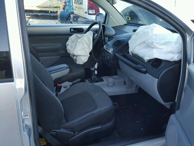 3VWCB21C41M457823 - 2001 VOLKSWAGEN NEW BEETLE 银色 照片 5