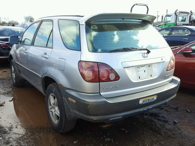 JT6HF10U8Y0109979 - 2000 LEXUS RX 300 SILVER photo 3