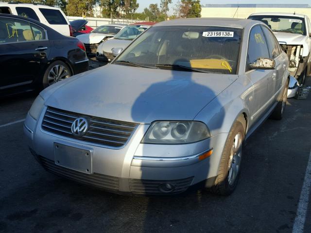 WVWTH63B61E153847 - 2001 VOLKSWAGEN PASSAT GLX SILVER photo 2