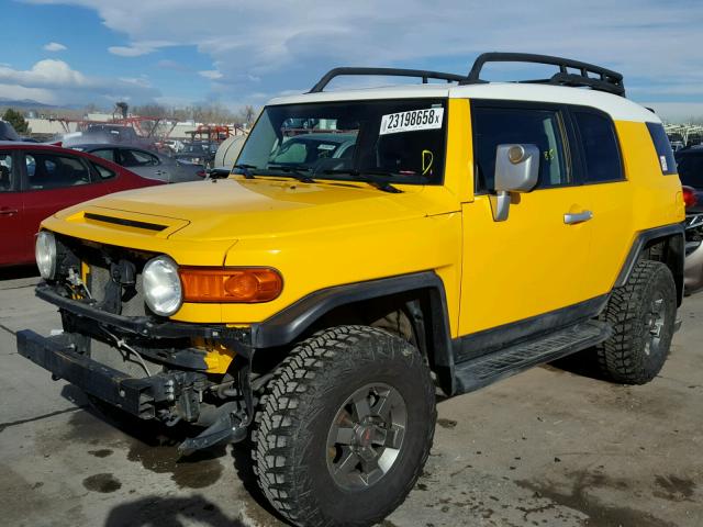 JTEBU11F270046179 - 2007 TOYOTA FJ CRUISER YELLOW photo 2