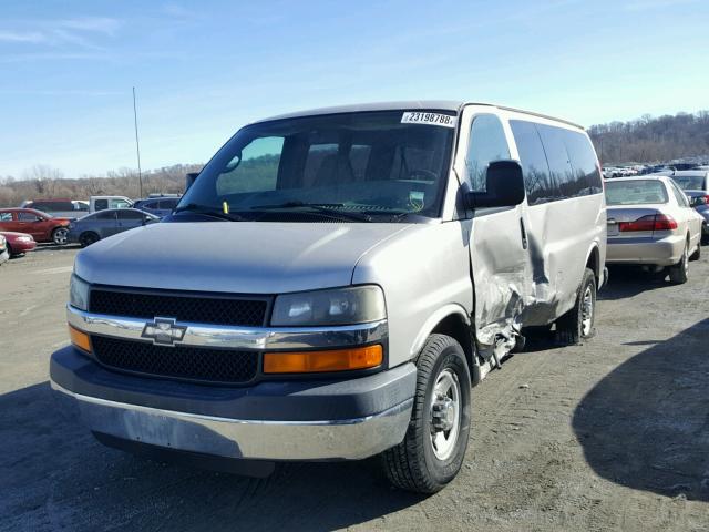 1GAHG35UX51160831 - 2005 CHEVROLET EXPRESS G3 TAN photo 2