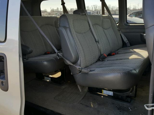 1GAHG35UX51160831 - 2005 CHEVROLET EXPRESS G3 TAN photo 6