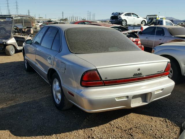 1G3HY52K9T4831405 - 1996 OLDSMOBILE LSS SILVER photo 3