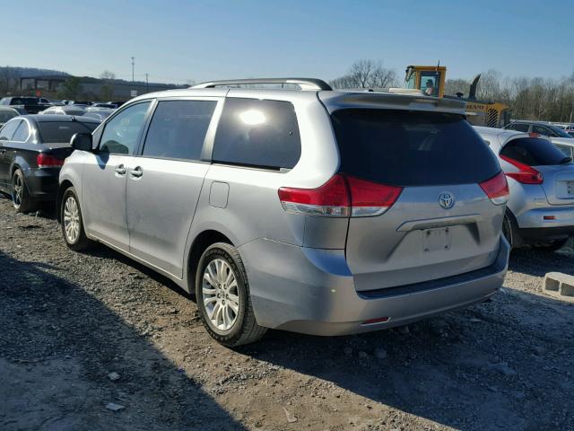 5TDYK3DC4DS299076 - 2013 TOYOTA SIENNA XLE SILVER photo 3