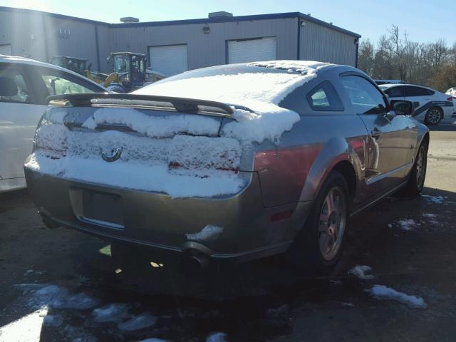 1ZVHT82H885129577 - 2008 FORD MUSTANG GT SILVER photo 4