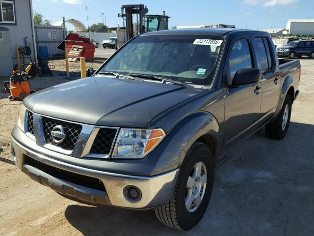 1N6AD07U86C448153 - 2006 NISSAN FRONTIER C CHARCOAL photo 2