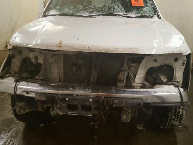 1GTDT138758126140 - 2005 GMC CANYON WHITE photo 7