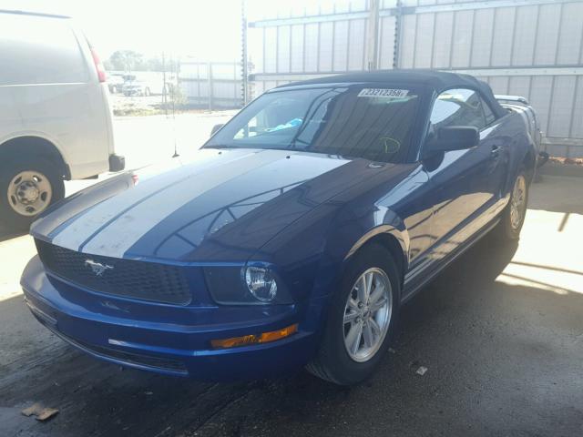 1ZVFT84NX65153631 - 2006 FORD MUSTANG BLUE photo 2