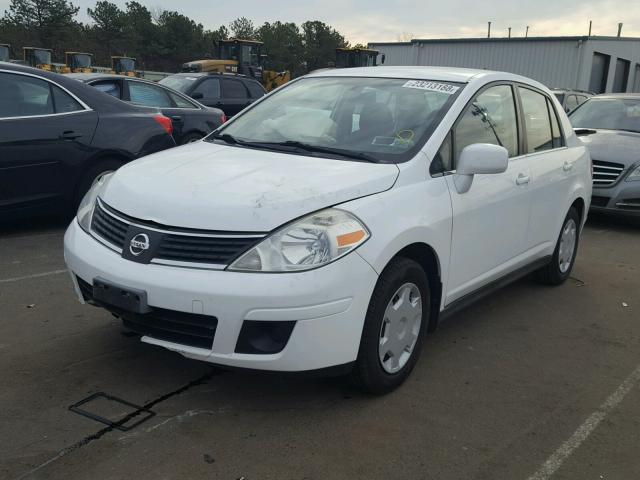 3N1BC11E18L390110 - 2008 NISSAN VERSA S WHITE photo 2