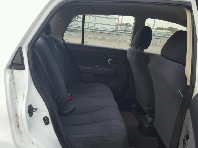 3N1BC11E18L390110 - 2008 NISSAN VERSA S WHITE photo 6