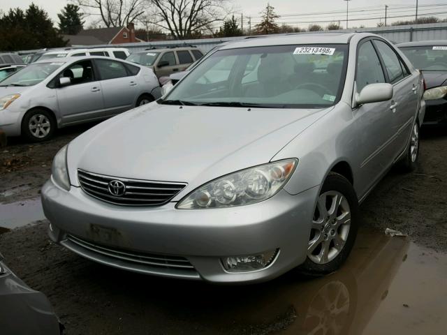 4T1BF30K95U086026 - 2005 TOYOTA CAMRY LE SILVER photo 2