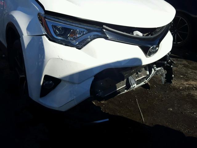 JTMNFREV9GJ072512 - 2016 TOYOTA RAV4 SE WHITE photo 9