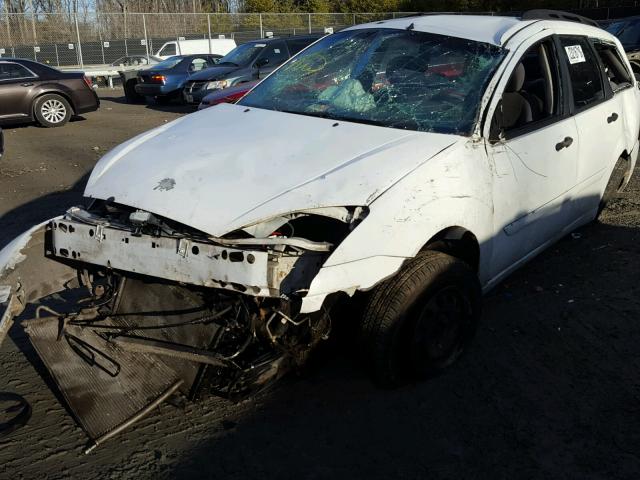 1FAFP36304W175737 - 2004 FORD FOCUS SE WHITE photo 2