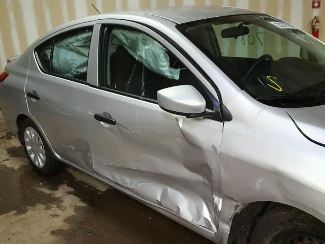 3N1CN7AP9GL851779 - 2016 NISSAN VERSA S SILVER photo 9