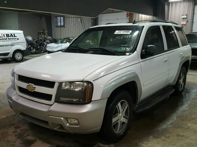 1GNDT13S862271811 - 2006 CHEVROLET TRAILBLAZE WHITE photo 2