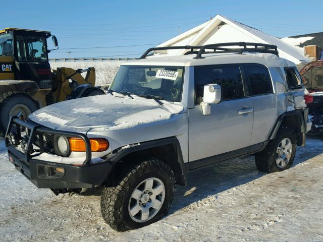 JTEBU11F970088543 - 2007 TOYOTA FJ CRUISER SILVER photo 2