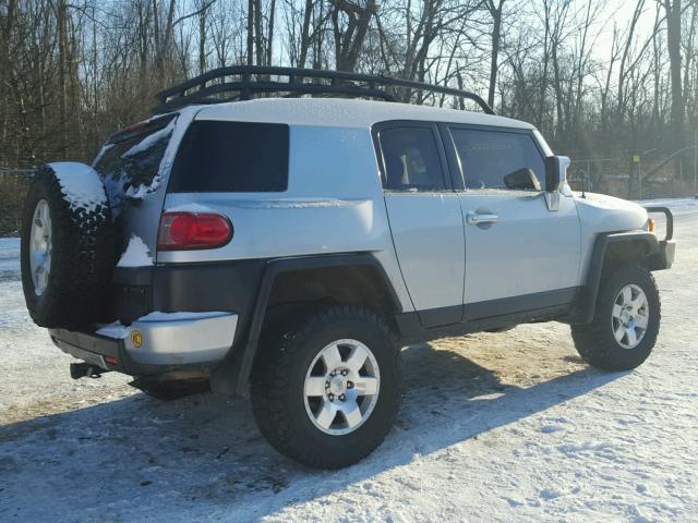 JTEBU11F970088543 - 2007 TOYOTA FJ CRUISER SILVER photo 4