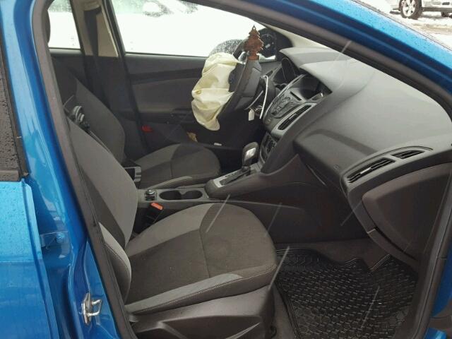 1FAHP3F25CL350628 - 2012 FORD FOCUS SE BLUE photo 5