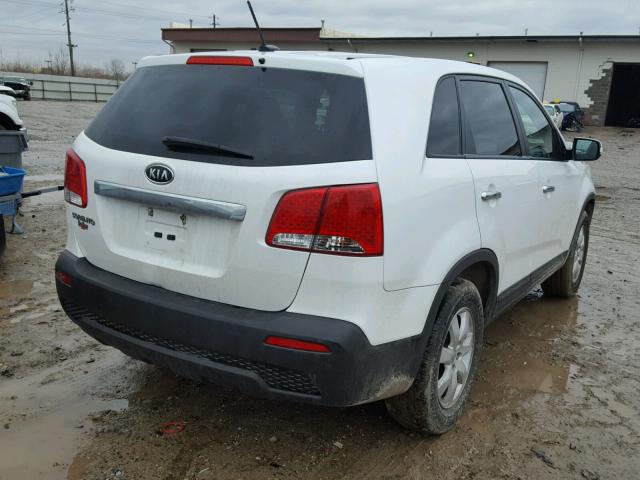 5XYKT3A12DG332806 - 2013 KIA SORENTO LX WHITE photo 4