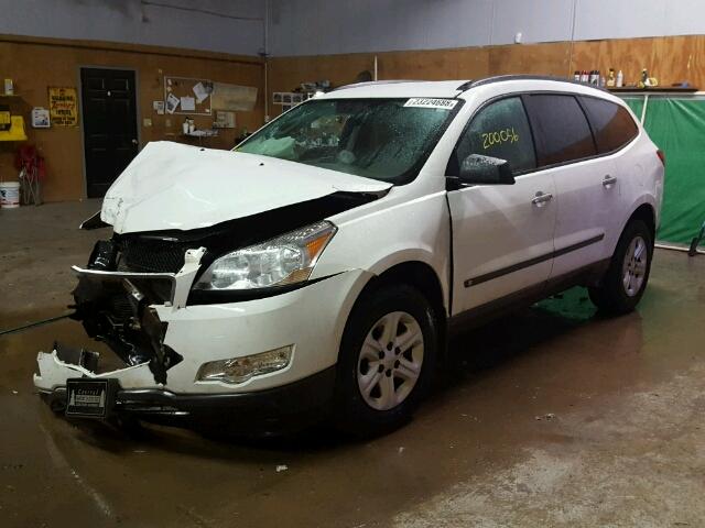 1GNLVEED8AS134484 - 2010 CHEVROLET TRAVERSE L WHITE photo 2