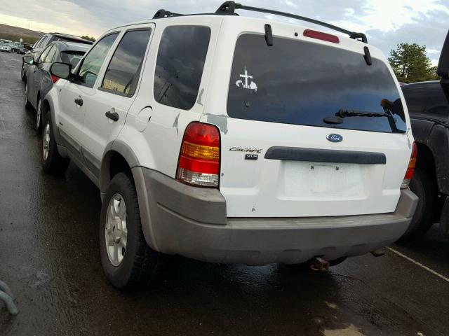 1FMYU04132KE09073 - 2002 FORD ESCAPE XLT WHITE photo 3