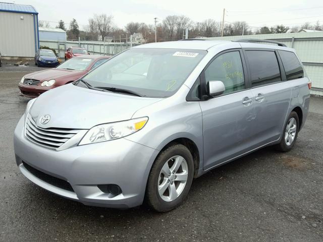 5TDKZ3DCXHS808076 - 2017 TOYOTA SIENNA LE SILVER photo 2